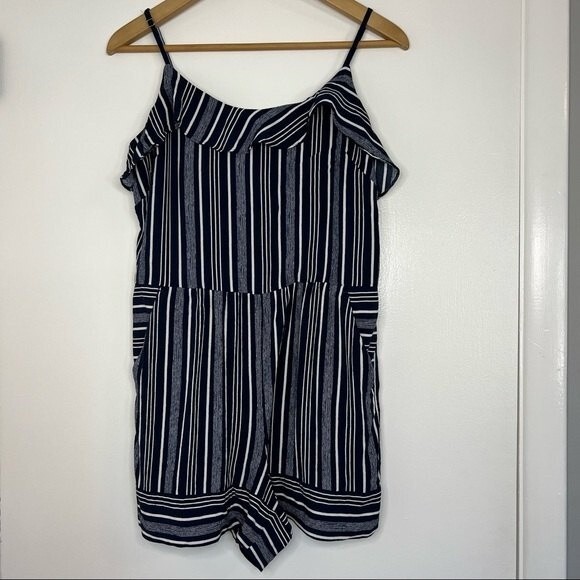 Loft Striped Romper Size 8 Petite Flowy Spaghetti Strap Shorts with Pockets - Picture 2 of 8